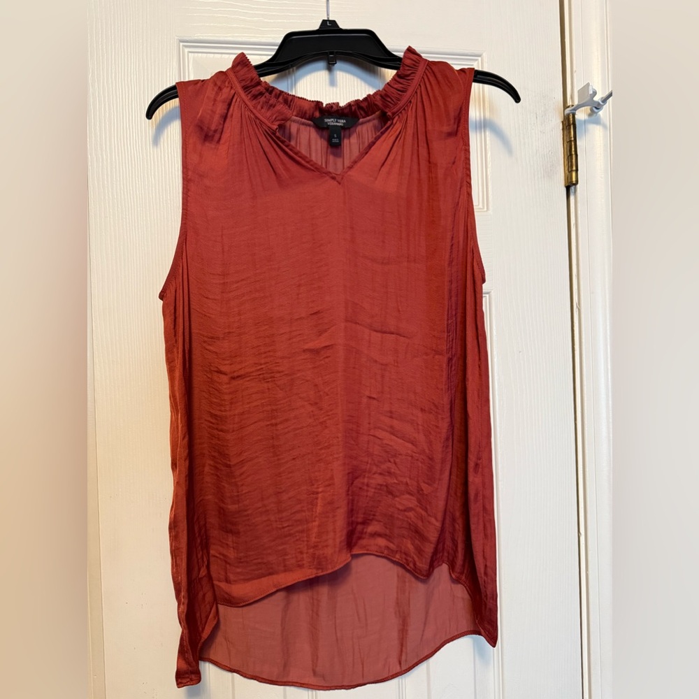 Women’s sleeveless dress top. Size small. In good condition.